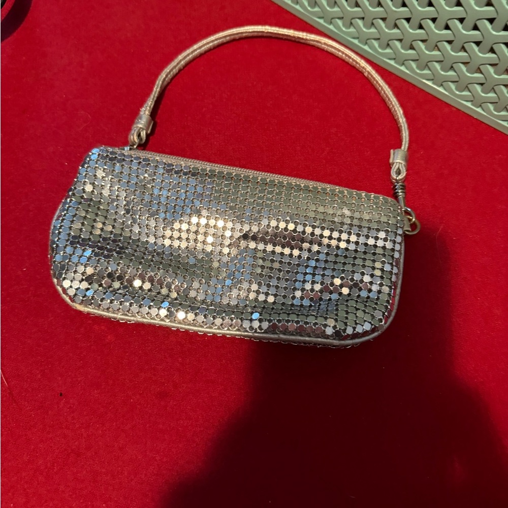Small wristlet
